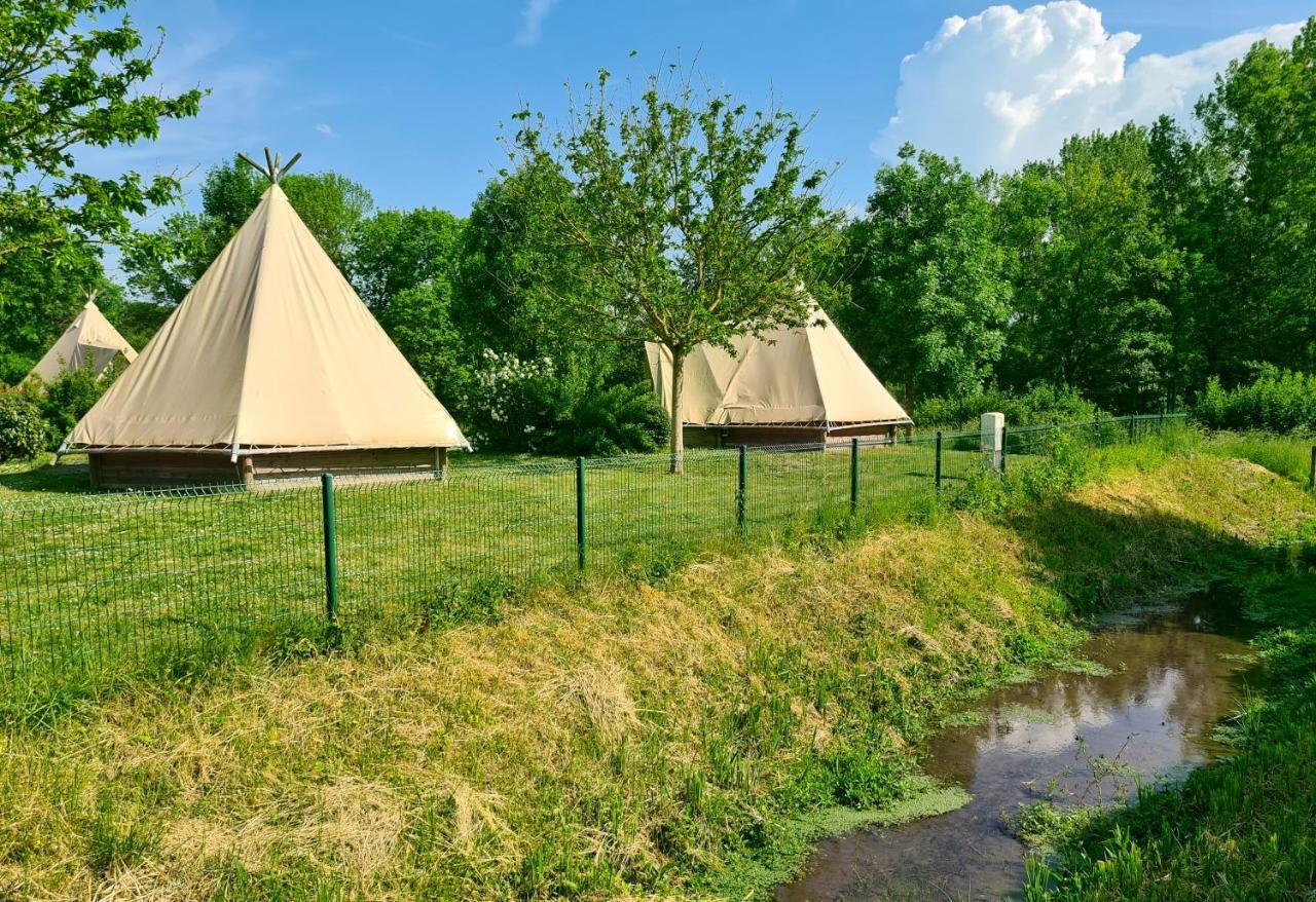 Resort & Camping - Val De Braye Bessé-sur-Braye المظهر الخارجي الصورة
