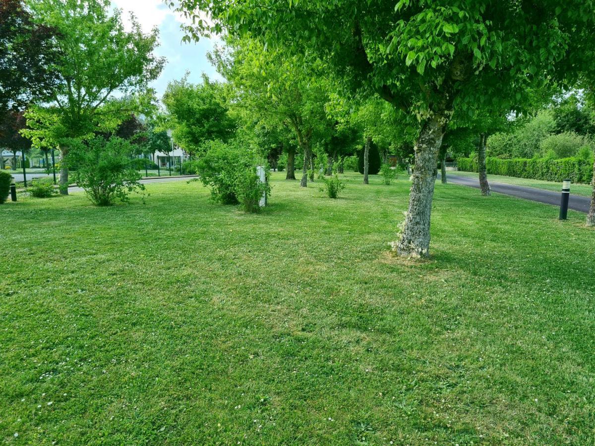 Resort & Camping - Val De Braye Bessé-sur-Braye المظهر الخارجي الصورة