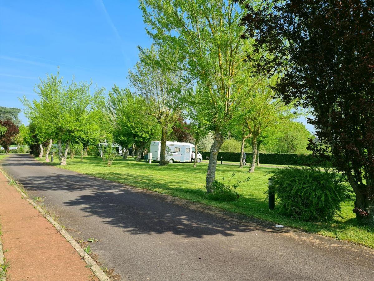 Resort & Camping - Val De Braye Bessé-sur-Braye المظهر الخارجي الصورة